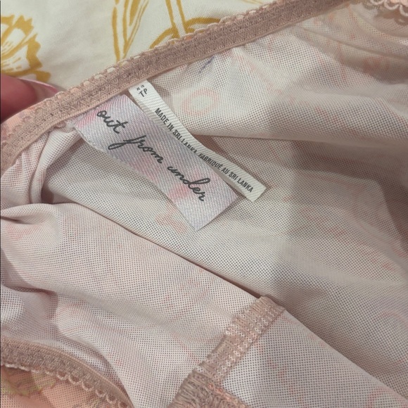 Urban outfitters fitted pink patterned tank top - Picture 2 of 3